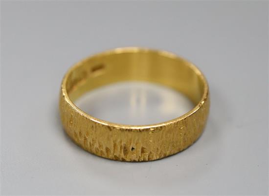 A 22ct textured gold wedding band, 5.5ct